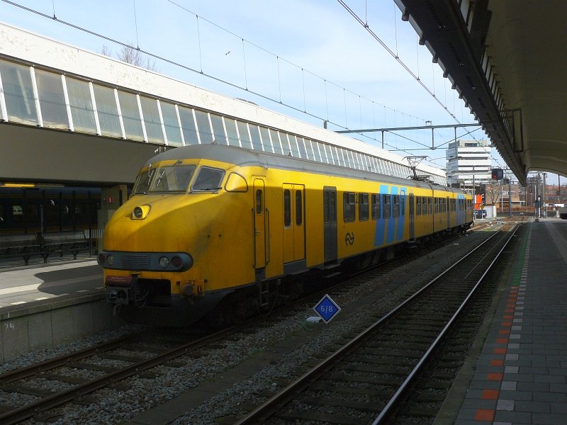 900 auf Gleis 13 in Rotterdam CS am 03-03-2010.
