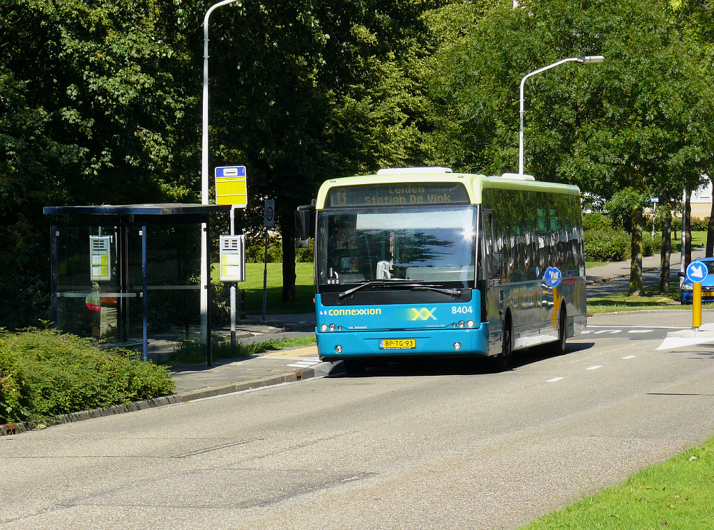 Connexxion Bus 8404 Vijf Meilaan Leiden 15-07-2011.