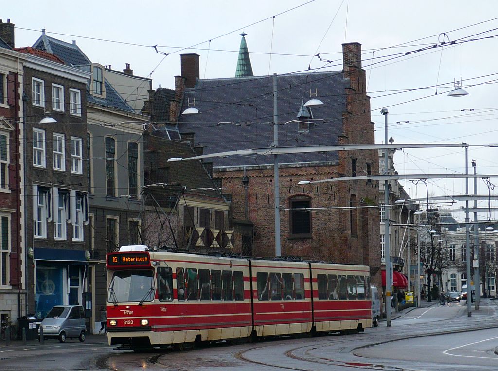 HTM TW 3120 Buitenhof, Den Haag 16-12-2012.

HTM tram 3120 Buitenhof, Den Haag 16-12-2012.