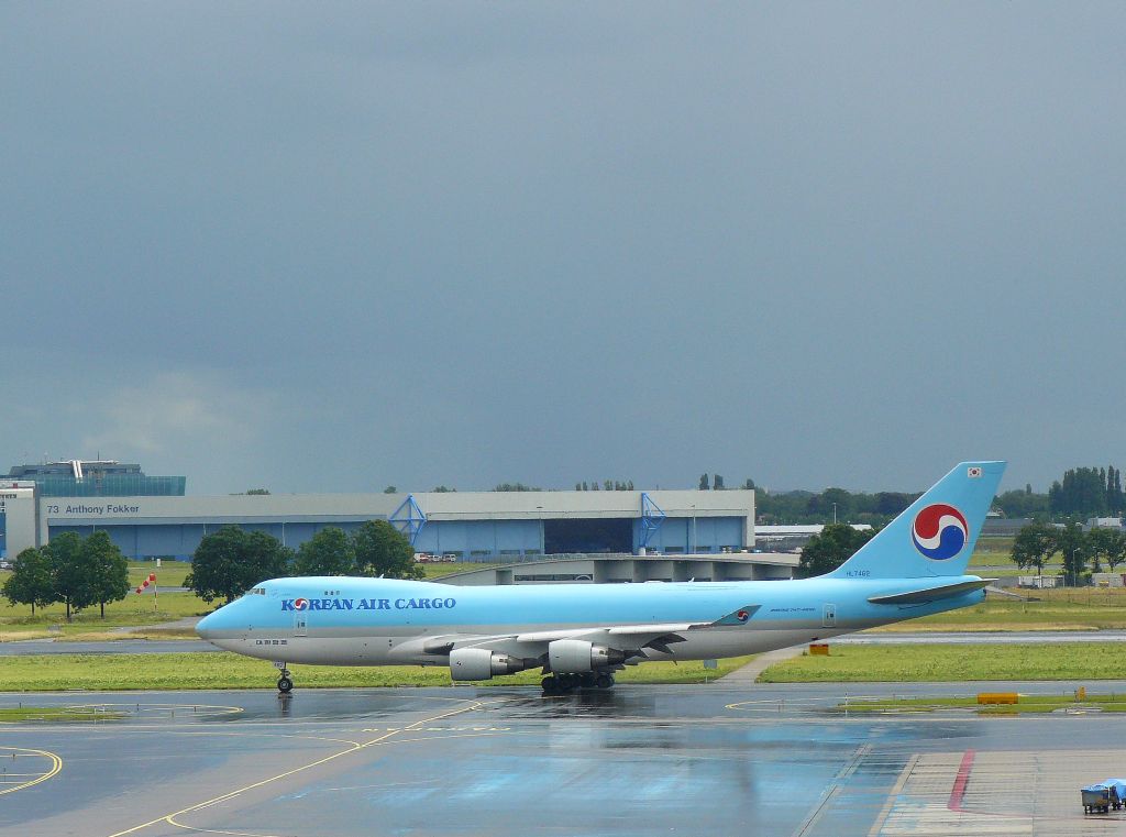 Korean Air Cargo Boeing 747-400F  HL-7462 Flughafen Schiphol, Amsterdam, Niederlande 20-07-2008.

Korean Air Cargo Boeing 747-400F geregistreerd als HL-7462 Eerste vlucht van dit vliegtuig 23-07-1997. Amsterdam Schiphol 20-07-2008.