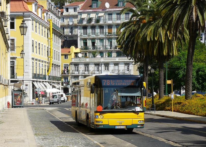 MAN Bus Carris Fahrzeug Nummer 2425. Campo das Cebolas Lissabon, Portugal 29-08-2010. 
