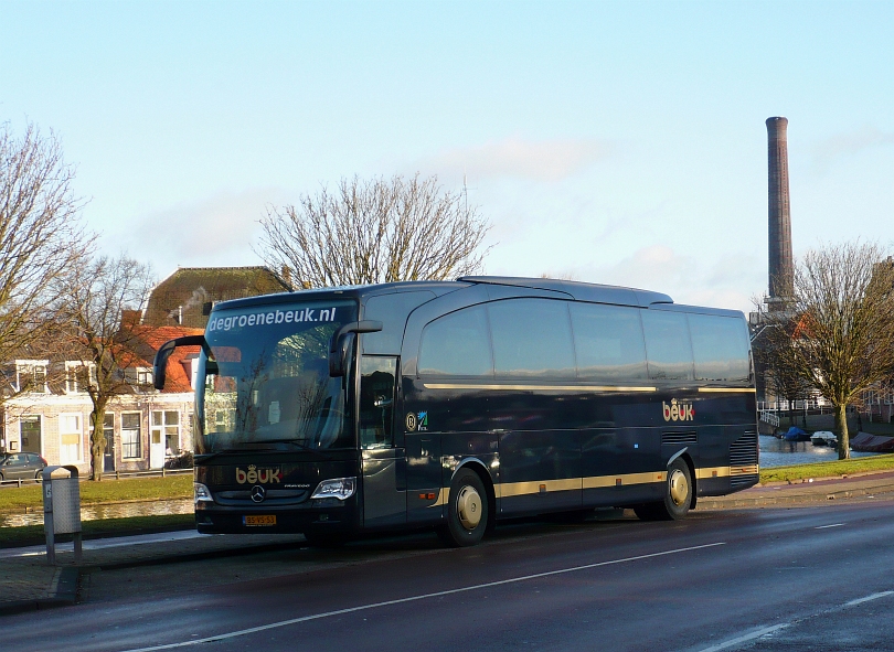 Mercedes-Benz Travego reisebus der Firma Beuk. Molenwerf, Niederlande 12-12-2010.