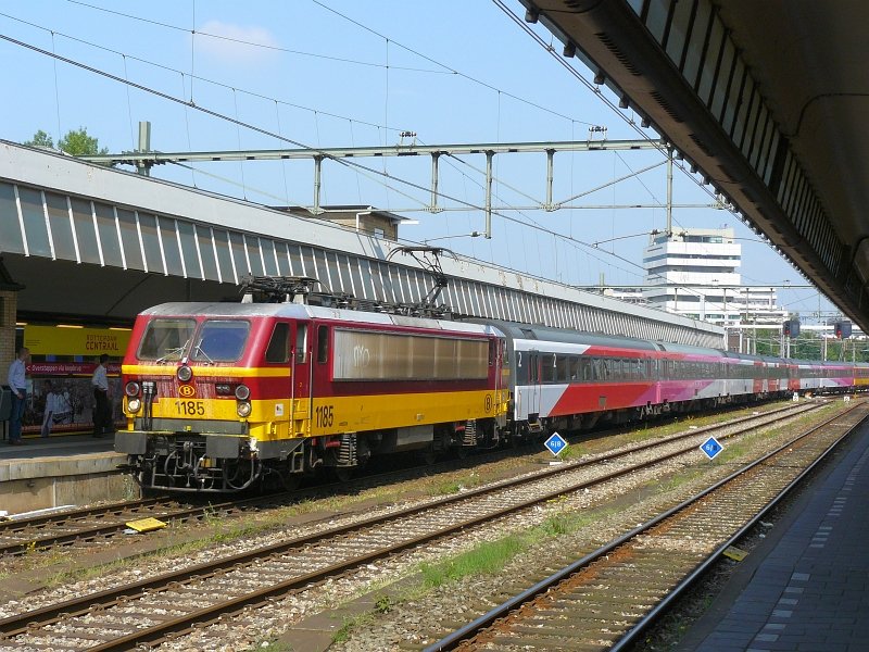 NMBS 1185 mit Intercity aus Brussel-Zuid, Rotterdam CS 29-06-2009.