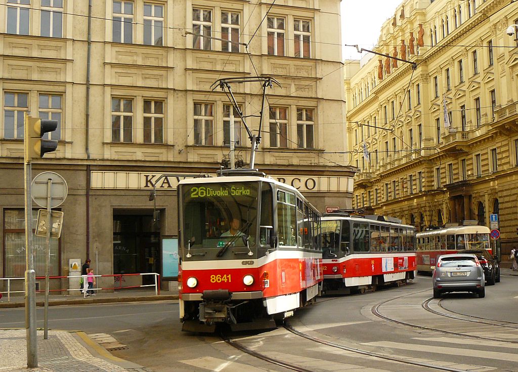 PDD TW 8641 Tatra T6A5 Baujahr 1995. Havlčkova, Prag 07-09-2012.

PDD tram 8641 Tatra T6A5 bouwjaar 1995. Havlčkova, Praag 07-09-2012.