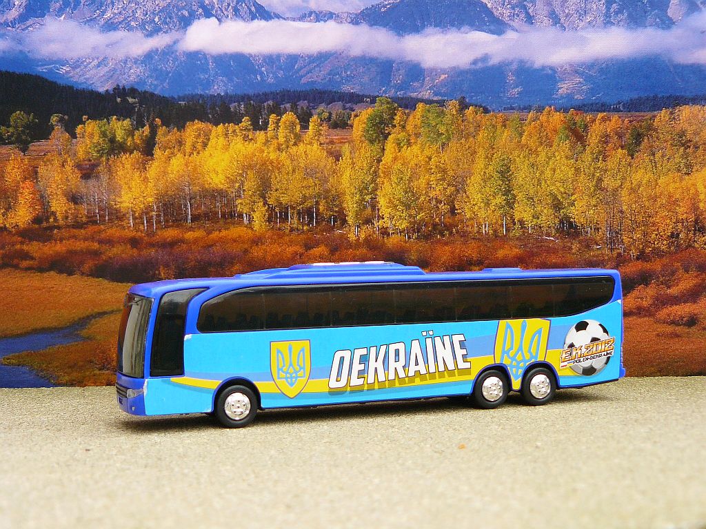 Reisebus  Oekrane  EM Fussball 2012 in Polen und Ukrane. 25-10-2012.

Bus  Oekrane  waarschijnlijk ongeveer in schaal 1:87 door de SPAR supermarkten i.v.m. het EK voetbal 2012 in Polen en Oekrane. 25-10-2012.