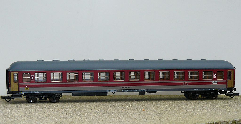Roco 44427 2. Klasse D-Zugwagen der FS type UIC-X. 25-10-2012.

Roco 44427 tweede klasse rijtuig van de FS type UIC-X. 25-10-2012.