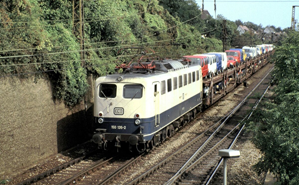 150 135-2 mit Autotransportzug (wohl Ford ?) in Ulm am 13.09.1987.