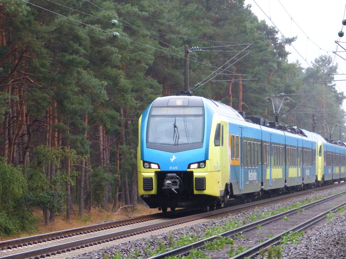 Abellio Westfalenbahn Triebzug ET 415 Bernte, Emsbren 17-08-2018.

Abellio Westfalenbahn treinstel ET 415 Bernte, Emsbren 17-08-2018.