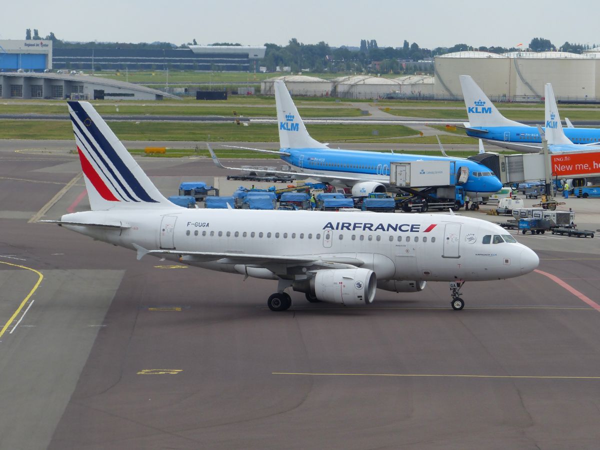 Air France F-GUGA Airbus A318 -111 Baujahr 2003. Flughafen Schiphol, Amsterdam, Niederlande 19-08-2018.

Air France F-GUGA Airbus A318 -111 bouwjaar 2003. Luchthaven Schiphol, Amsterdam 19-08-2018.