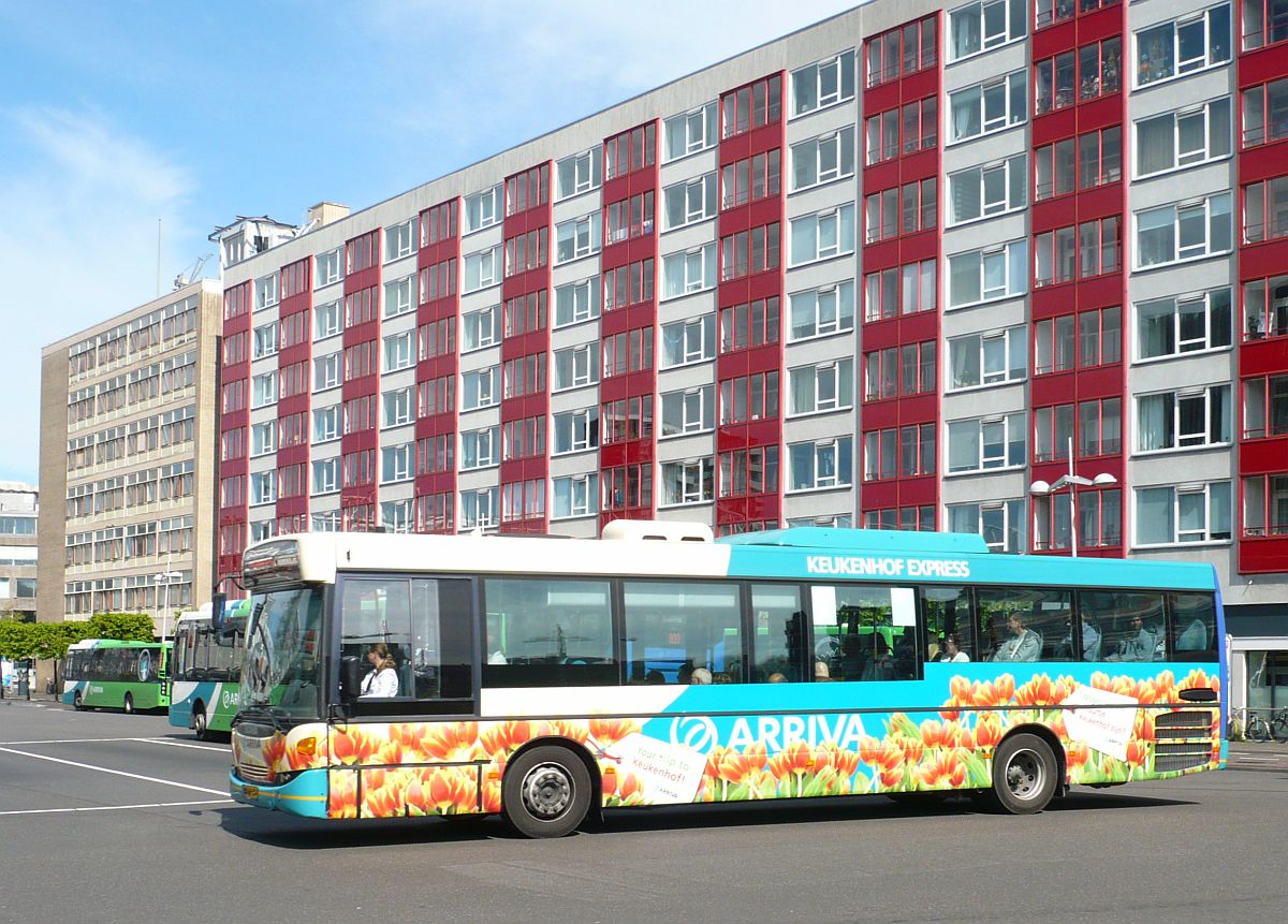 Arriva Bus 8076 Scania Omnilink Baujahr 2006. Stationsplein, Leiden 14-05-2015.

Arriva bus 8076 Scania Omnilink bouwjaar 2006. Stationsplein, Leiden 14-05-2015.