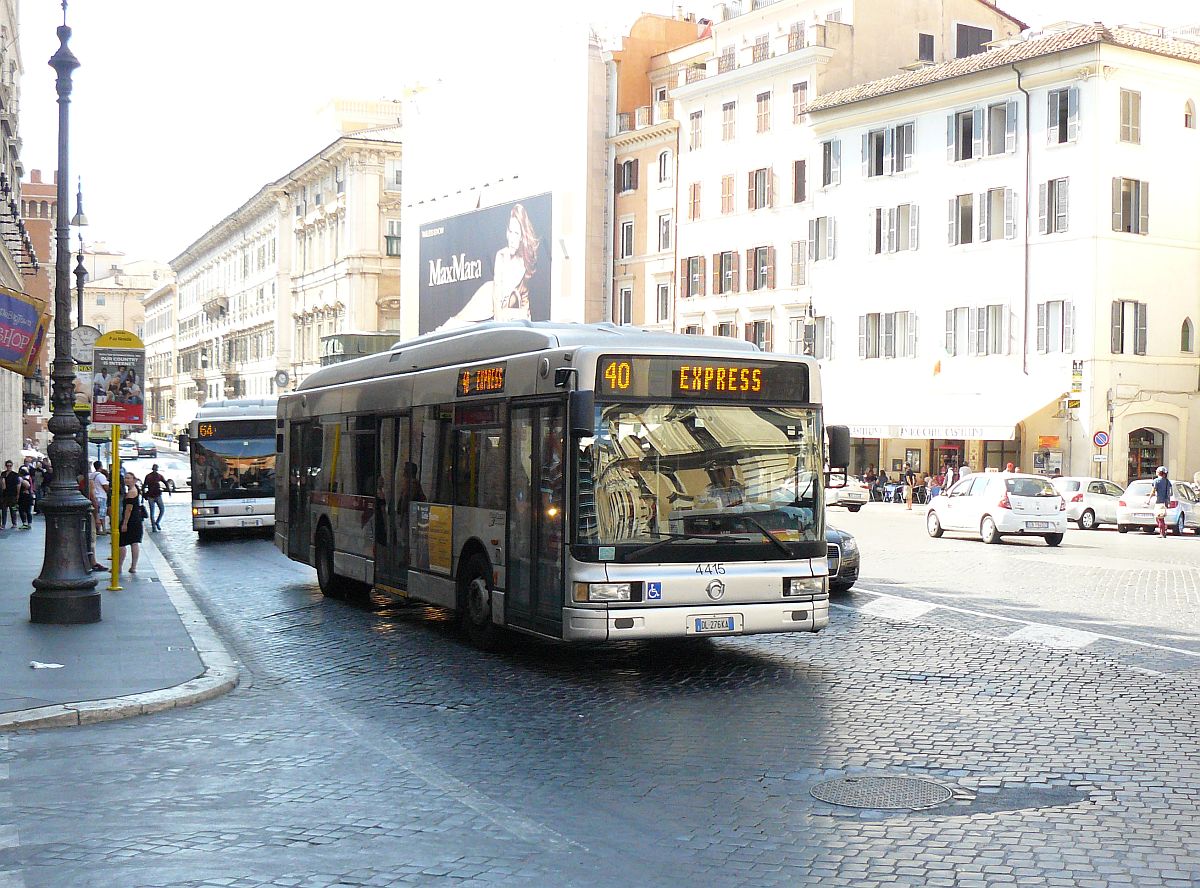 ATAC Bus 4415 Irisbus 491E.12.27 CNG CityClass Baujahr 2007. Via Cesare Battisti, Rom 30-08-2014.

ATAC bus 4415 Irisbus 491E.12.27 CNG CityClass bouwjaar 2007. Via Cesare Battisti, Rome 30-08-2014.