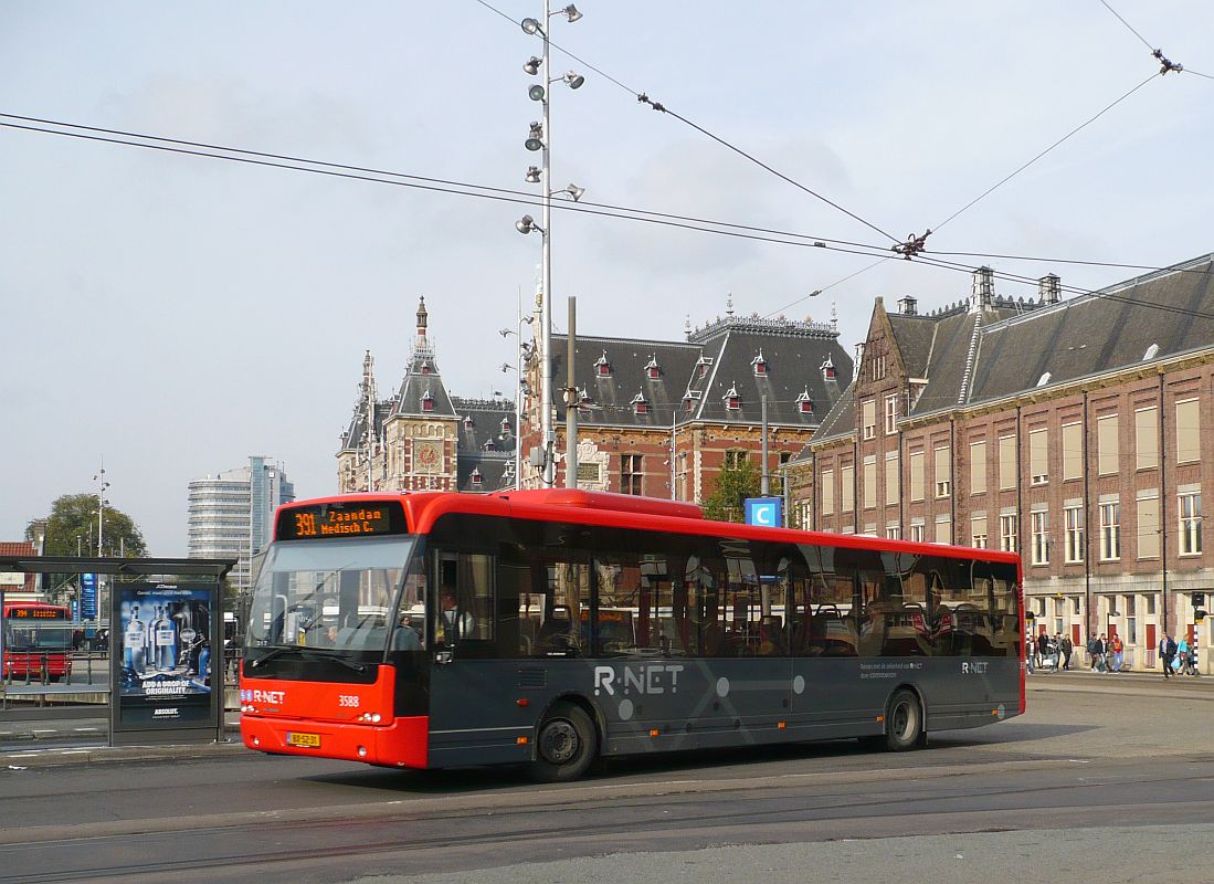 Connexxion R-Net bus 3588 VDL Berkhof Ambassador 200 bouwjaar 2010. Stationsplein Amsterdam 16-10-2013.