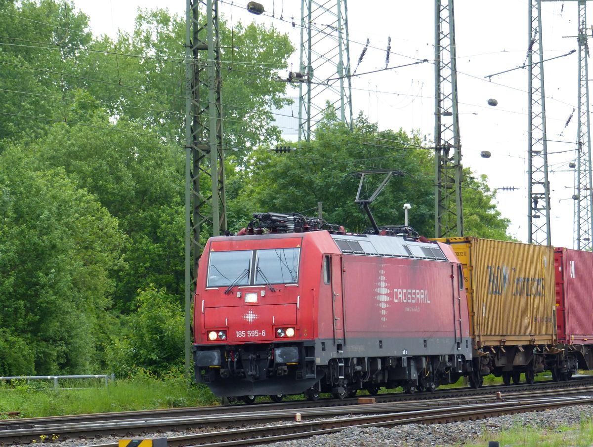 Crossrail Lok 185 595-6 bei Bahnbergang Porzer Ringstrae, Rangierbahnhof Gremberg, Kln 20-05-2016.

Crossrail loc 185 595-6 bij overweg Porzer Ringstrae, rangeerstation Gremberg, Keulen, Duitsland 20-05-2016.