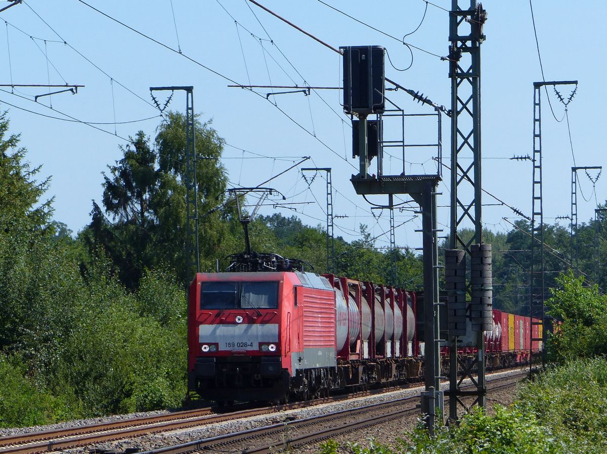 DB Cargo Locomotive 189 028-4 Devesstrae, Salzbergen 23-07-2019.

DB Cargo locomotief 189 028-4 Devesstrasse, Salzbergen 23-07-2019.