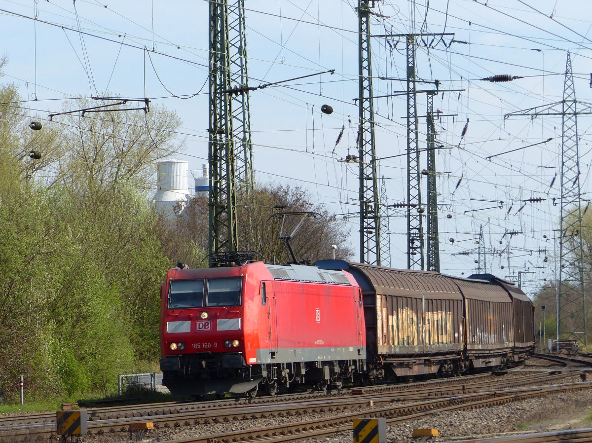 DB Cargo Lok 185 160-9 Rangierbahnhof Kln Gremberg bij de Porzer Ringstrae, Kln 31-03-2017.                                                                                 DB Cargo loc 185 160-9 rangeerstation Keulen Gremberg bij de Porzer Ringstrae, Keulen 31-03-2017.