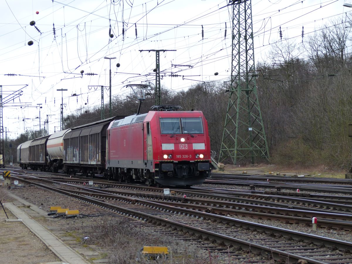 DB Cargo Lok 185 326-3 Rangierbahnhof Kln Gremberg. Porzer Ringstrae, Kln 08-03-2018.

DB Cargo loc 185 326-3 rangeerstation Keulen Gremberg. Porzer Ringstrae, Keulen 08-03-2018.
