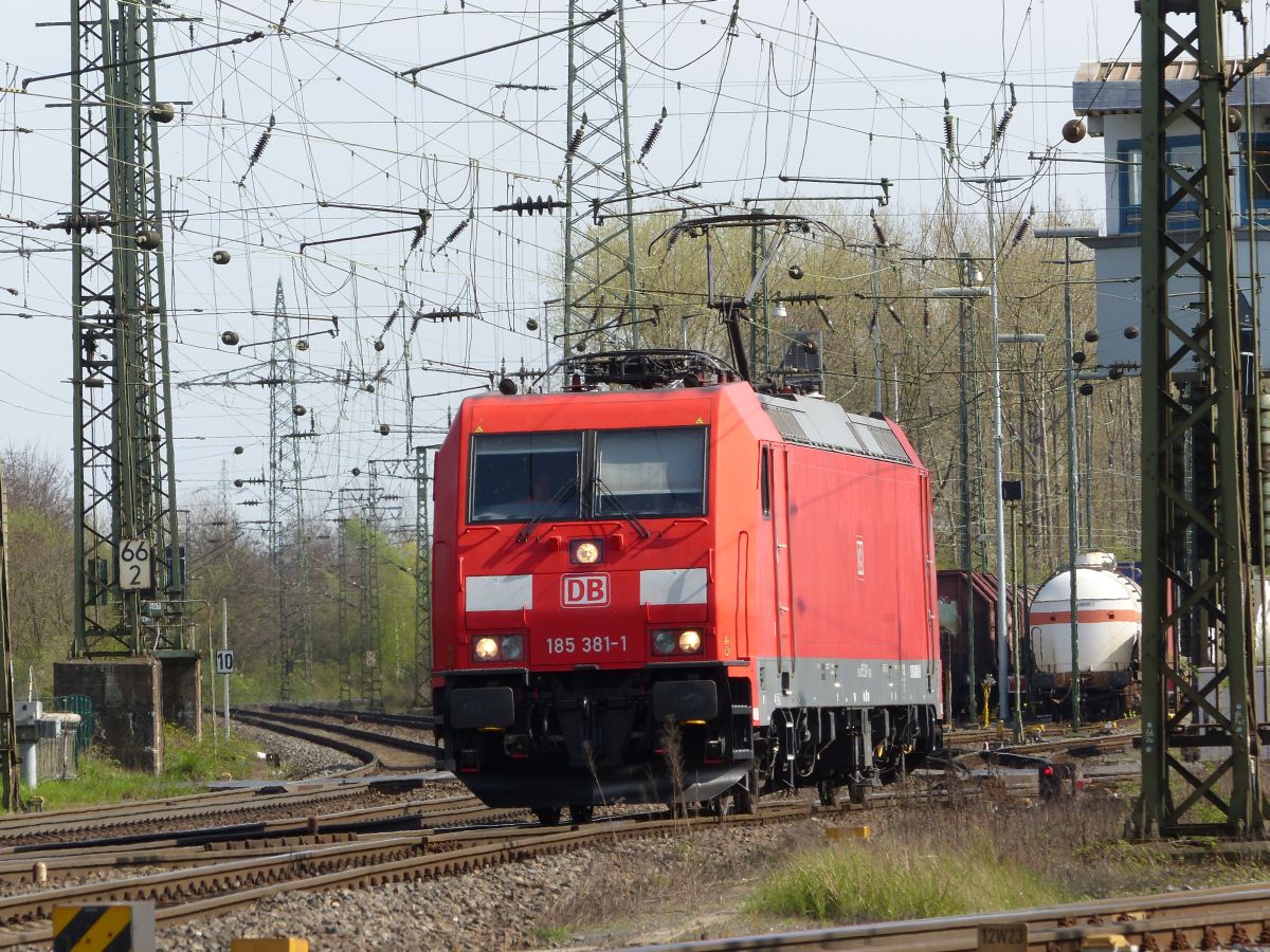 DB Cargo Lok 185 381-1 Rangierbahnhof Kln Gremberg. Porzer Ringstrae, Kln 31-03-2017.

DB Cargo loc 185 381-1 rangeerstation Keulen Gremberg. Porzer Ringstrae, Keulen 31-03-2017.