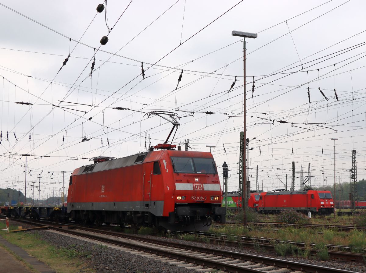 DB Cargo Lokomotive 152 038-6 Gterbahnhof Oberhausen West 18-08-2022.

DB Cargo locomotief 152 038-6 goederenstation Oberhausen West 18-08-2022.