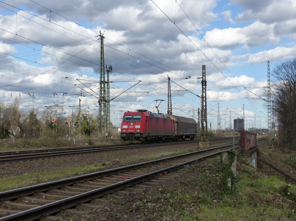 DB Cargo Lokomotive 185 402-5 Gterbahnhof Oberhausen West 12-03-2020.

DB Cargo locomotief 185 402-5 goederenstation Oberhausen West 12-03-2020.