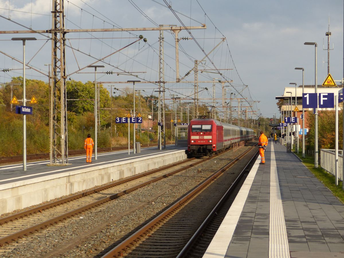 DB Lok 101 122-0 Gleis 2 Bad Bentheim 02-11-2018.

DB loc 101 122-0 spoor 2 Bad Bentheim 02-11-2018.