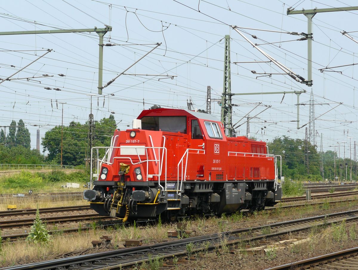 DB Schenker Gravita 10BB Diesellok 261 107-7, Oberhausen West 03-07-2015.

DB Schenker dieselloc 261 107-7 type Gravita 10BB, Oberhausen West 03-07-2015.