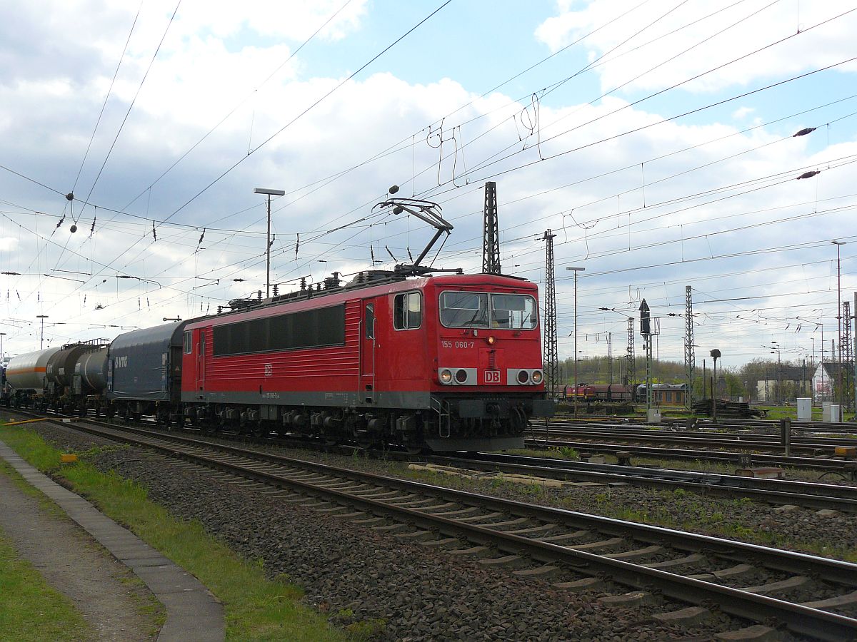 DB Schenker Lok 155 060-7 mit Gterzug. Oberhausen West, 17-04-2015.

DB Schenker loc 155 060-7 met goederentrein. Oberhausen West, 17-04-2015.