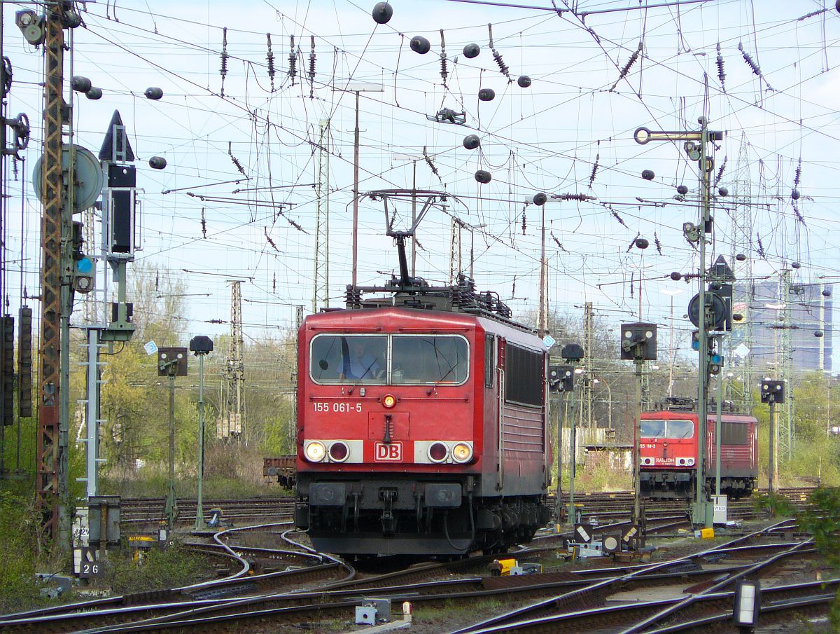 DB Schenker Lok 155 061-5 Oberhausen West 18-04-2015.

DB Schenker loc 155 061-5 Oberhausen West 18-04-2015.