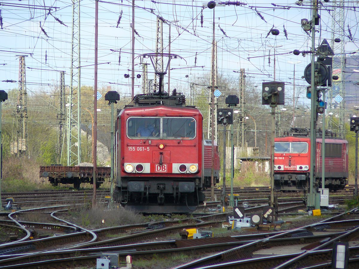 DB Schenker Lok 155 061-5 Rangierbahnhof Oberhausen West 18-04-2015.

DB Schenker loc 155 061-5 rangeerterrein Oberhausen West 18-04-2015.