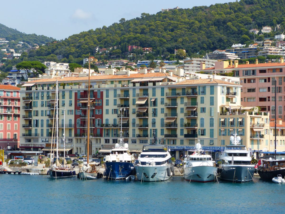 Der Hafen von Nizza gesehen vom Quai Lunel, Nizza 30-08-2018.

De haven van Nice gezien vanaf de Quai Lunel, Nice 30-08-2018.