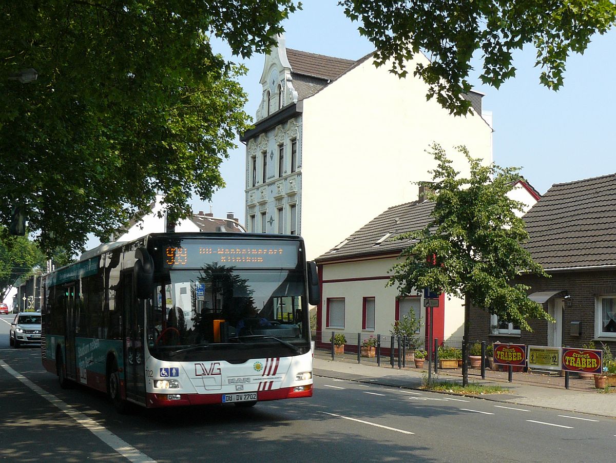 DVG (Duisburger Verkehrs Gesellschaft) Bus 702 Lion's City. Ruhrorter Strae, Oberhausen 03-07-2015.

DVG (Duisburger Verkehrs Gesellschaft) bus 702 Lion's City. Ruhrorter Strae, Oberhausen 03-07-2015.