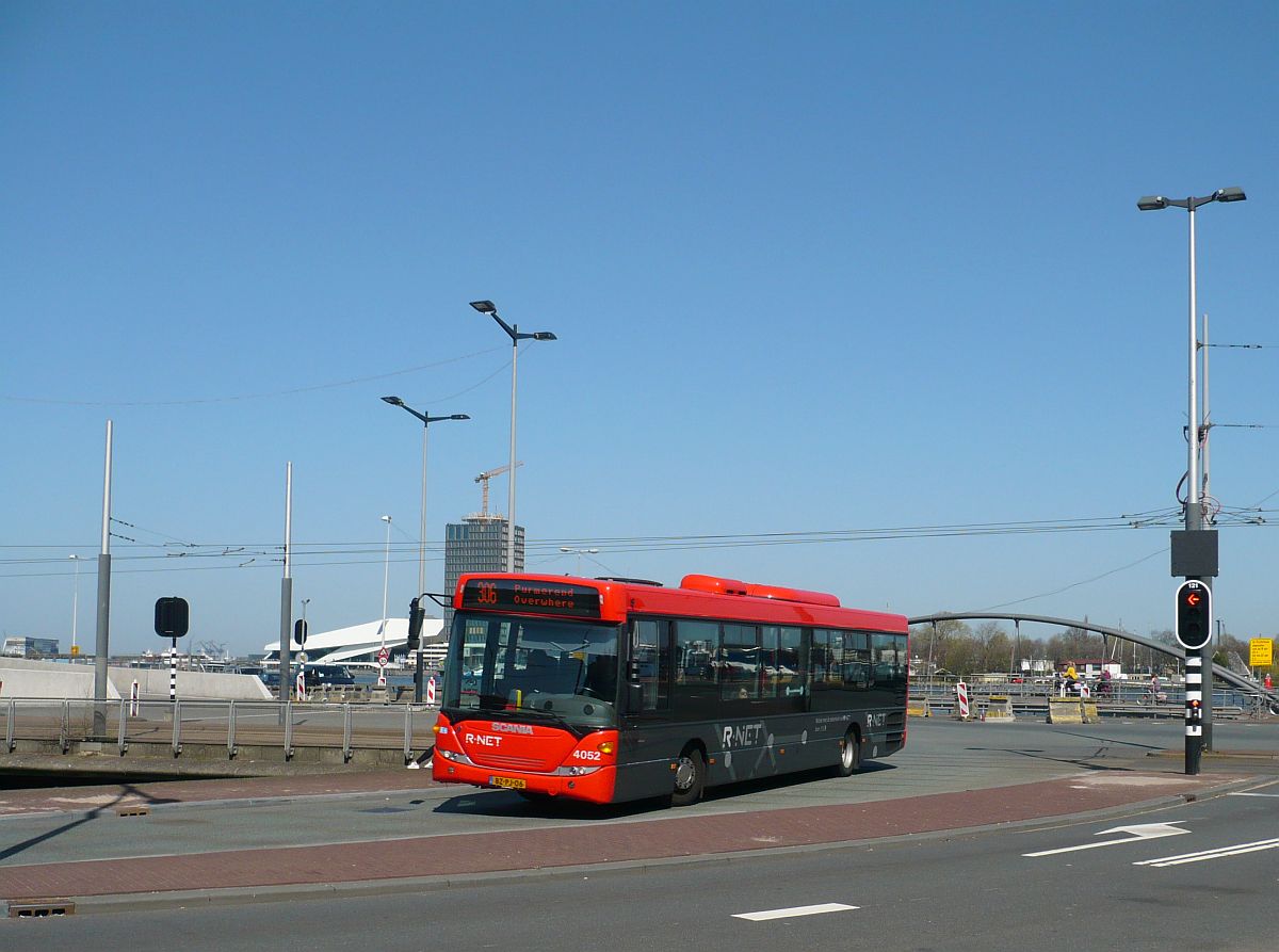EBS R-Net Bus 4052 Scania Omnilink Baujahr 2011. Oosterdokskade, Amsterdam 15-04-2015.

EBS R-Net bus 4052 Scania Omnilink in dienst sinds december 2011. Oosterdokskade, Amsterdam 15-04-2015.