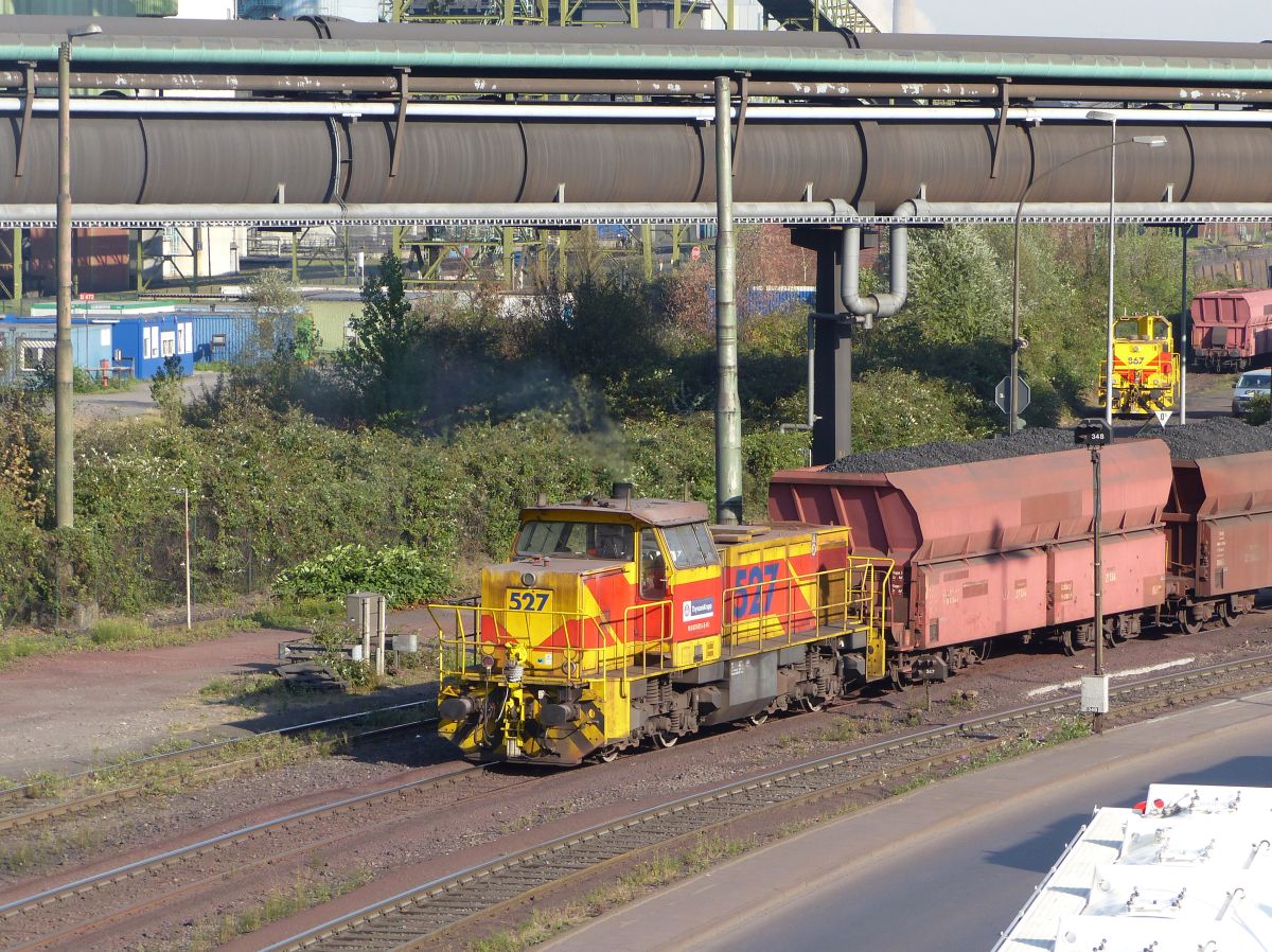 Eisenbahn und Hfen GmbH Diesellok 527 (98 80 0274 072-4 D-EHG) ThyssenKrupp Alsumerstrasse, Duisburg 22-09-2016.

Eisenbahn und Hfen GmbH dieselloc 527 (98 80 0274 072-4 D-EHG) ThyssenKrupp Alsumerstrasse, Duisburg 22-09-2016.