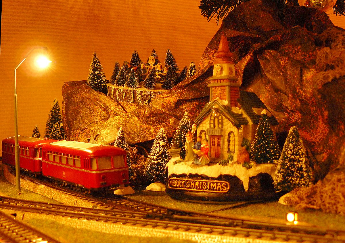 Eisenbahn unter Weihnachtsbaum 26-12-2013. 

Spoorbaan onder de kerstboom 26-12-2013.