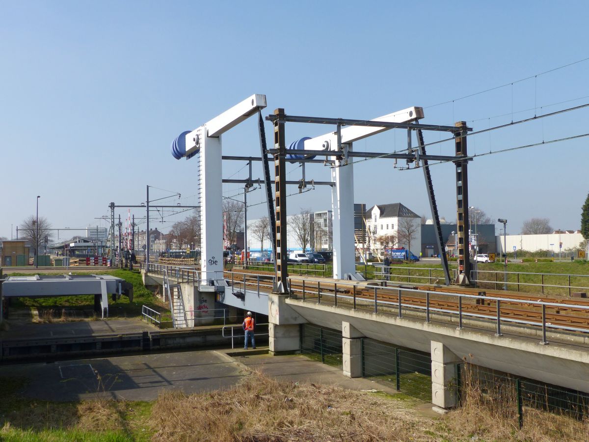 Eisenbahnbrcke  Delflandse Buitensluis , Vlaardingen 16-03-2017. 

Spoorbrug over de Delflandse Buitensluis, Vlaardingen 16-03-2017.