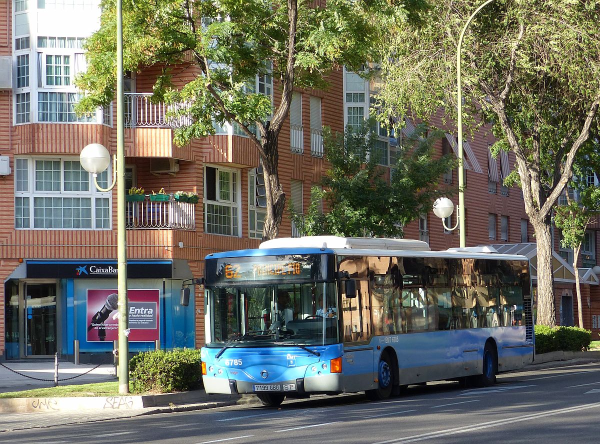 EMT Bus 6785 Iveco Irisbus Cittour Noge Baujahr 2002. Paseo de las Acacias, Madrid 27-08-2015.

EMT bus 6785 Iveco Irisbus Cittour Noge bouwjaar 2002. Paseo de las Acacias, Madrid 27-08-2015.