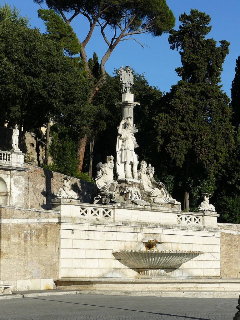Fontana della dea di Roma, Piazza del Popolo, Rom 29-08-2014. 

Fontana della dea di Roma, Piazza del Popolo, Rome 29-08-2014.