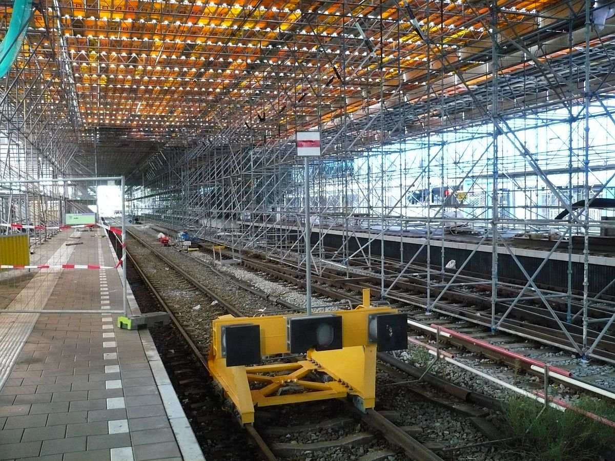 Gleis 1 bis 3 whrend der Umbau/Neubau Bahnhof Rotterdam Centraal Station 07-11-2012. 

Spoor 1 t/m 3 tijdens de bouw van het nieuwe station Rotterdam Centraal Station 07-11-2012.