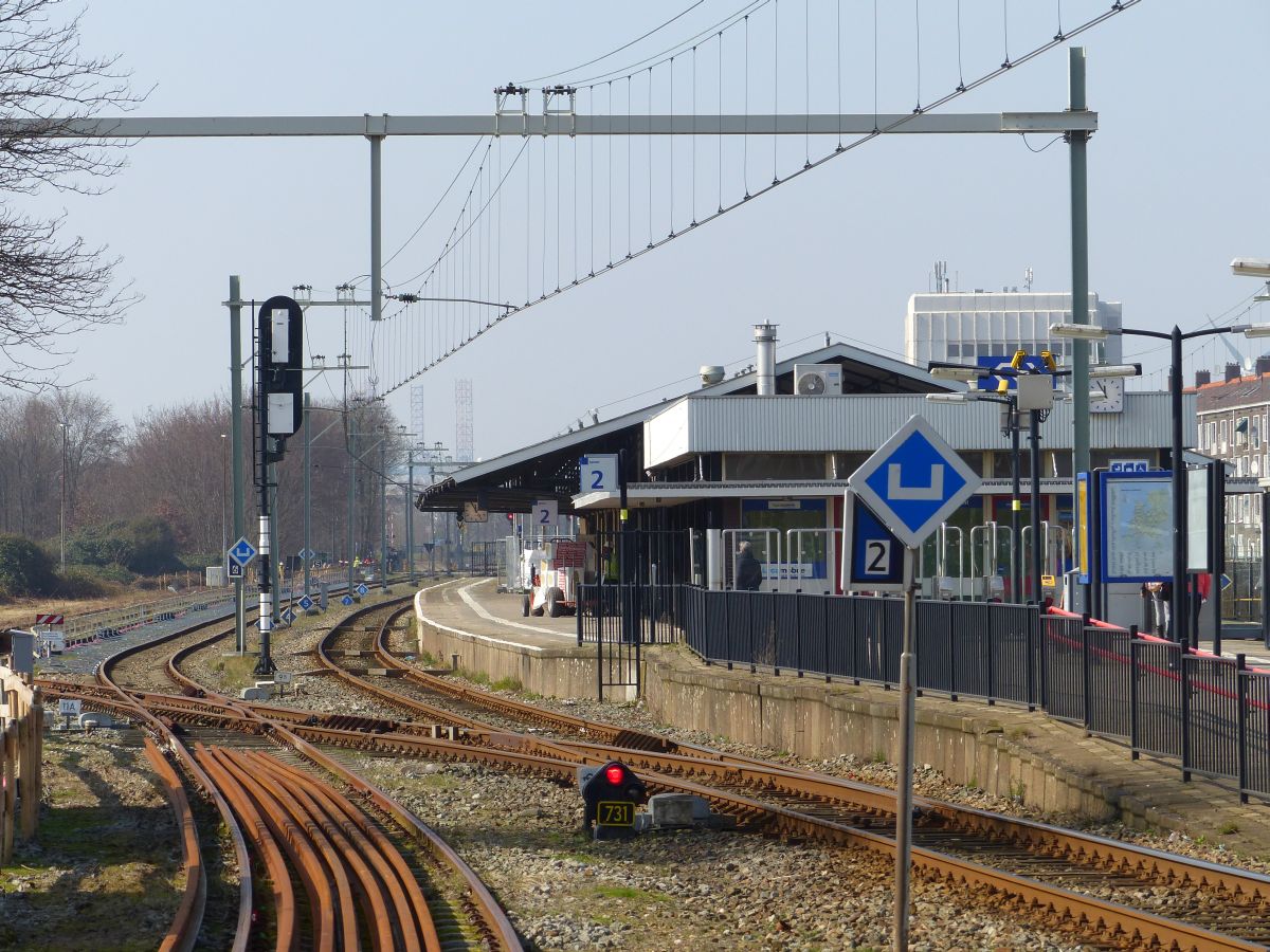 Gleis 2 und 3 Bahnhof Vlaardingen Centrum 16-03-2017.

Spoor 2 en 3 station Vlaardingen Centrum 16-03-2017.