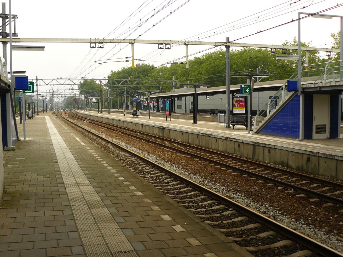 Gleis 3 en 4 Dordrecht 08-08-2014.

Spoor 3 en 4 Dordrecht 08-08-2014.