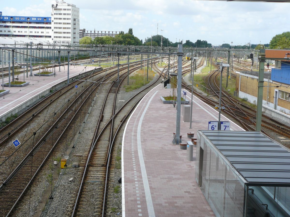 Gleis 6 Rotterdam Centraal Station 11-08-2014.

Spoor 6 richting Schiedam Rotterdam Centraal Station 11-08-2014.