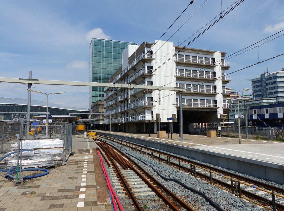Gleis 7 und 8 whrend der Umbau/Neubau Utrecht Centraal Station 28-06-2016.

Spoor 7 en 8 DSSU verbouwing Utrecht Centraal Station 28-06-2016.  
