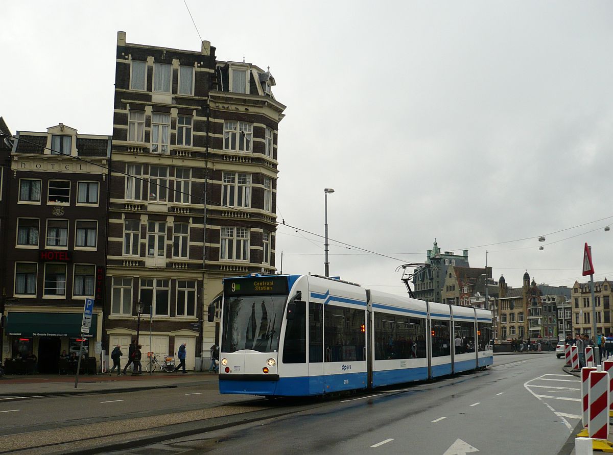 GVB TW 2115 Prins Hendrikkade, Amsterdam 16-09-2015.

GVB tram 2115 Prins Hendrikkade, Amsterdam 16-09-2015.