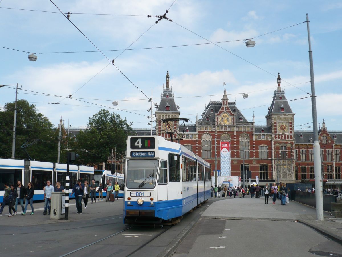 GVB TW 801 Centraal Station. Middentoegangsbrug, Amsterdam 19-08-2015.

GVB tram 801 op de Middentoegangsbrug voor het centraal station. Amsterdam 19-08-2015.