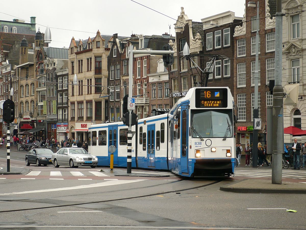 GVB TW 838 Damrak / Prins Hendrikkade, Amsterdam 16-09-2015.

GVB tram 838 komend vanaf het Damrak. Prins Hendrikkade, Amsterdam 16-09-2015.