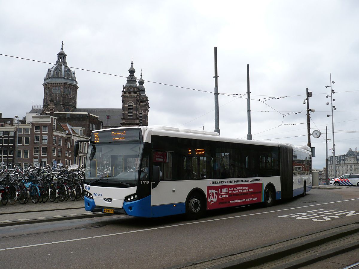 GVBA Bus 1410 VDL Citea SLFA 180.310 Baujahr 2014. Stationsplein, Amsterdam 22-04-2015.

GVBA bus 1410 VDL Citea SLFA 180.310 bouwjaar 2014. Stationsplein, Amsterdam 22-04-2015.