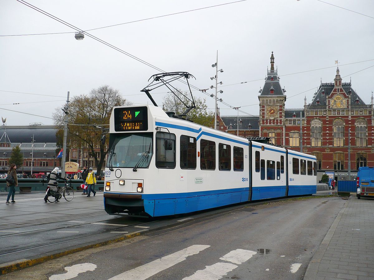 GVBA TW 823 Middentoegangsbrug, Amsterdam 12-11-2014.

GVBA tram 823 Middentoegangsbrug, Amsterdam 12-11-2014.
