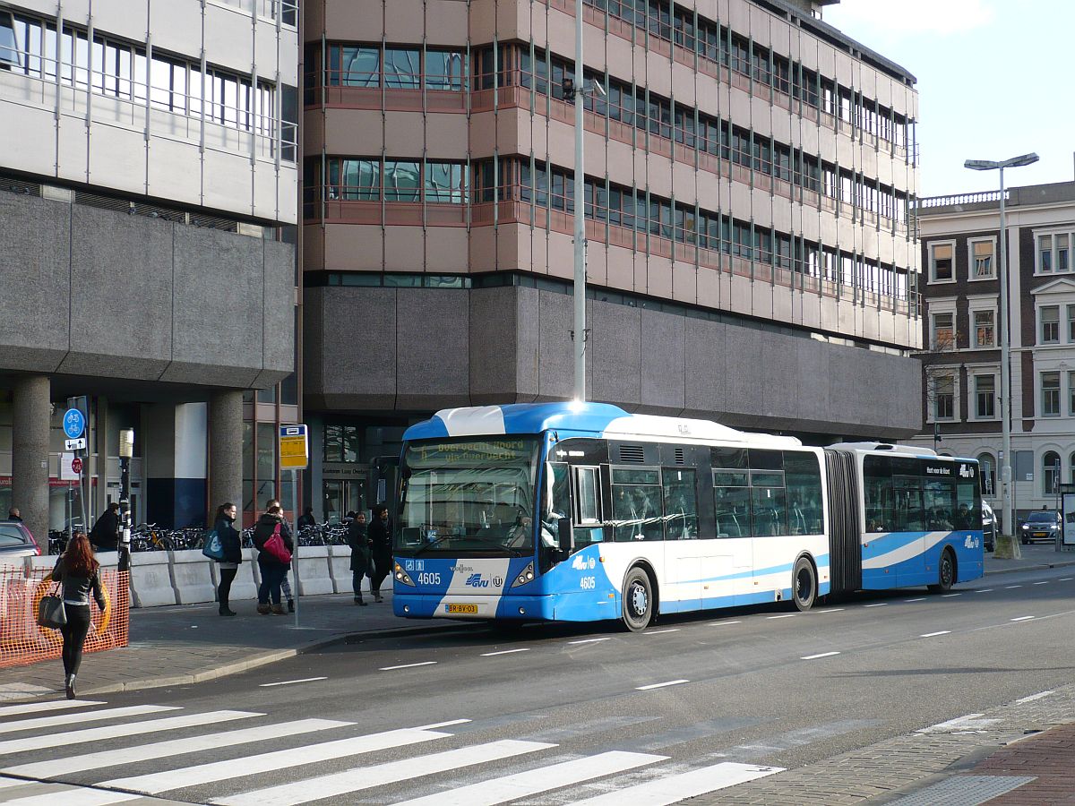 GVU Bus 4605 DAF Van Hool New AG300 Baujahr 2005. Stationsplein, Utrecht 15-11-2013.

GVU bus 4605 DAF Van Hool New AG300 bouwjaar 2005. Stationsplein, Utrecht 15-11-2013.