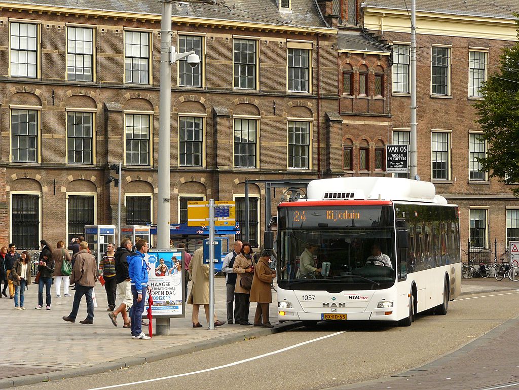 HTM bus 1057 MAN Lion's City in dienst sinds september 2009. Hofweg Den Haag 15-09-2013.