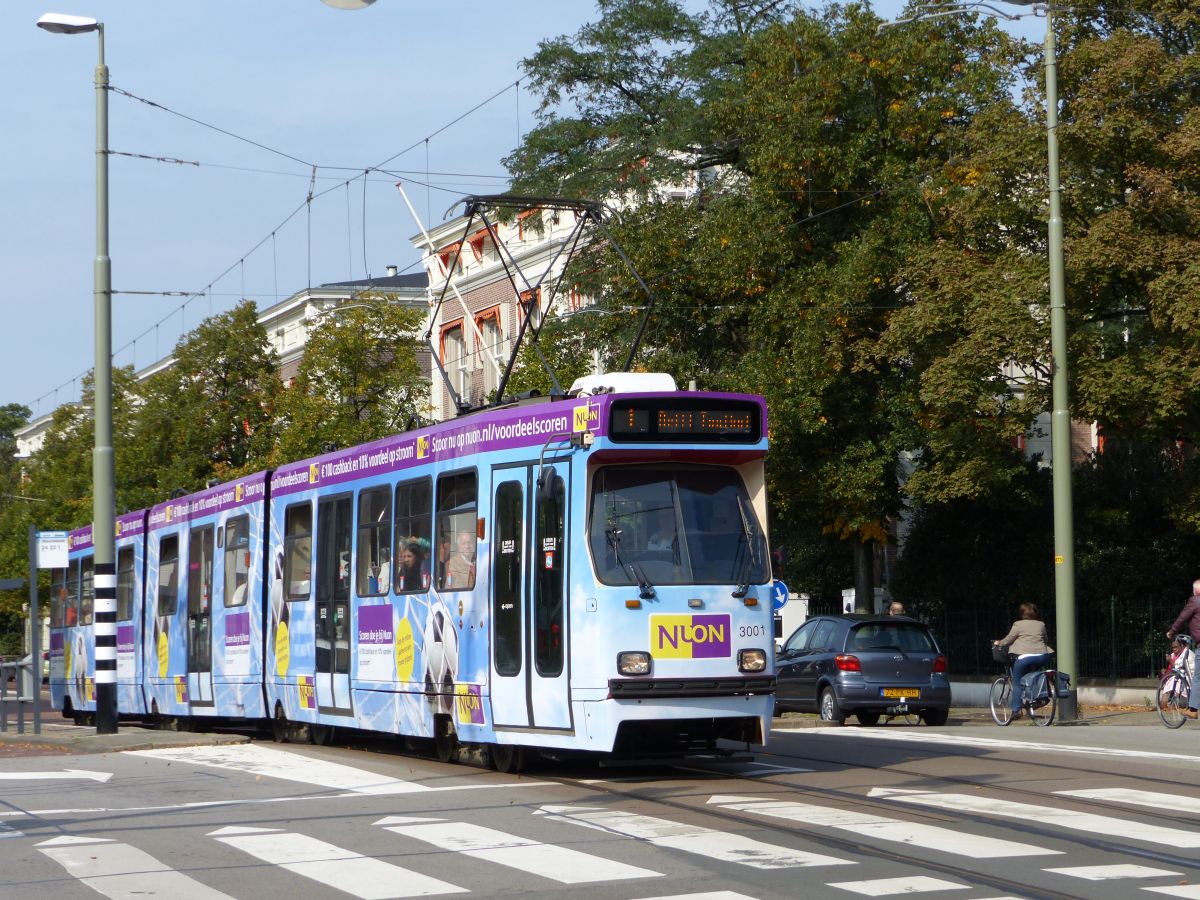 HTM TW 3001 mit Aufschrift  Nuon . Alexanderstraat, Den Haag 20-09-2015.

HTM tram 3001 met Nuon reclame. Alexanderstraat, Den Haag 20-09-2015.