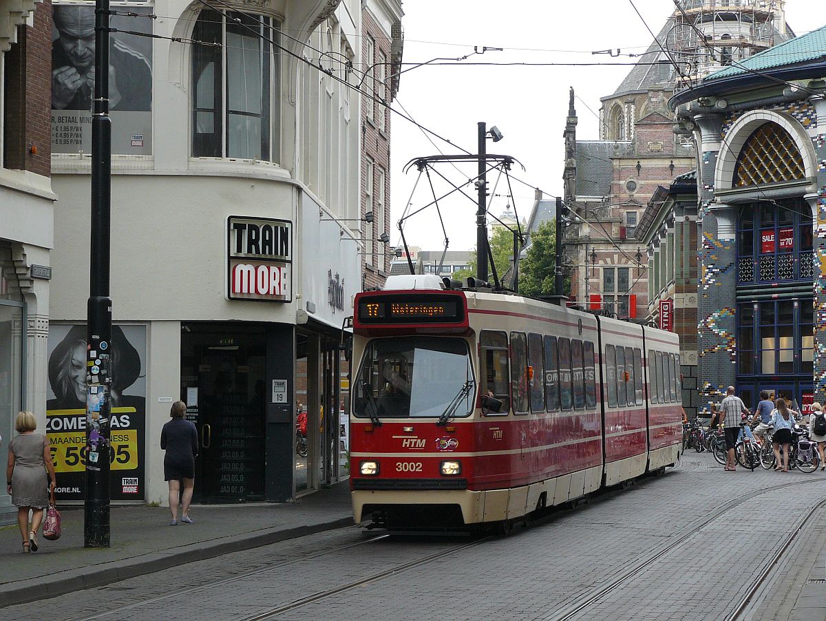 HTM TW 3002 Gravenstraat, Den Haag 20-07-2014.

HTM tram 3002 Gravenstraat, Den Haag 20-07-2014.